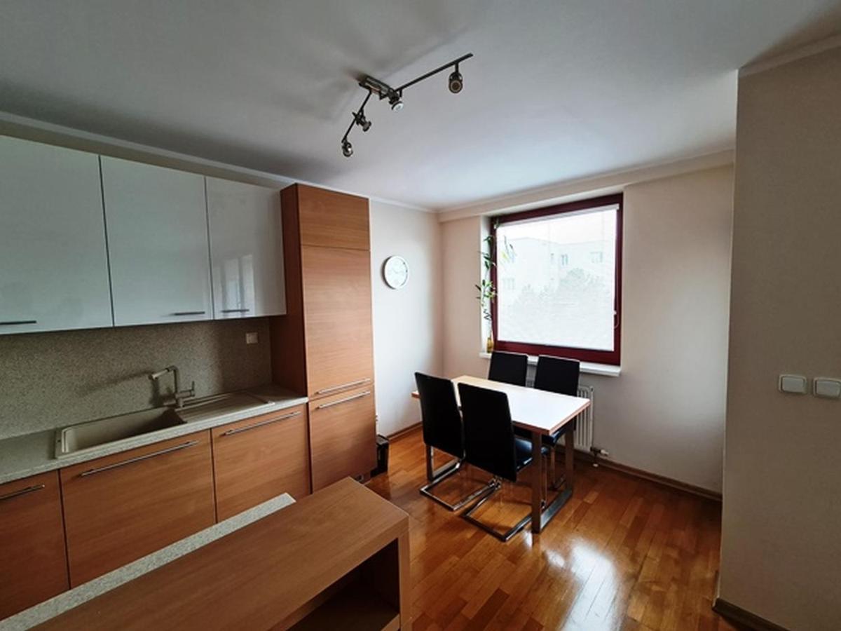 'active Life' - Hockey, Football And Basketball Stadium, Vivo Shopping Center - Parking And Air Conditioned Apartmán Bratislava