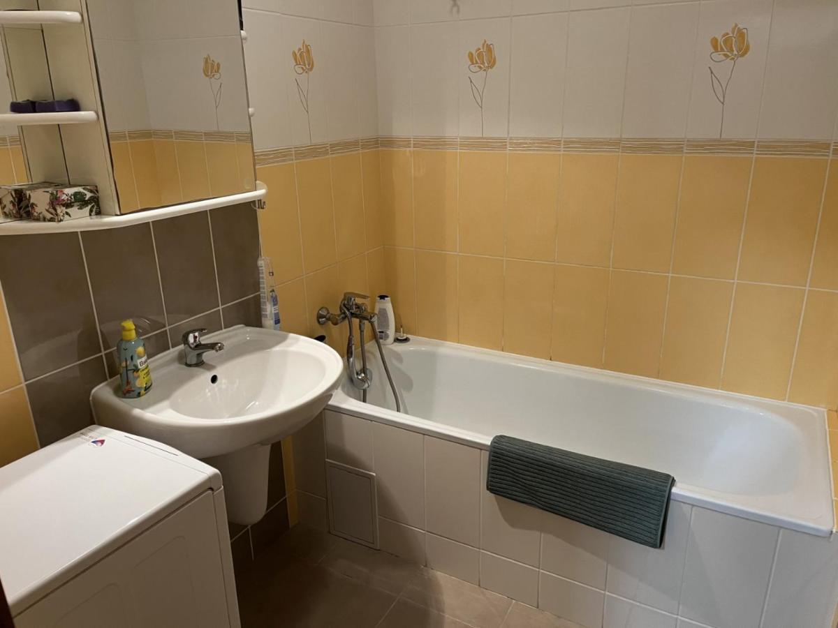 Apartment 'Active Life' - Hockey, Football And Basketball Stadium, Vivo Shopping Center - Parking And Air Conditioned *